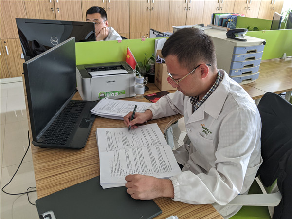 只爭(zhēng)朝夕，不負(fù)韶華